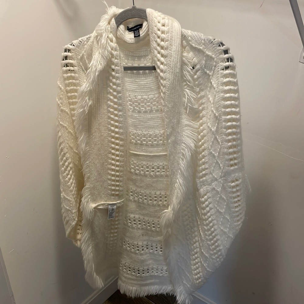 American Eagle White poncho